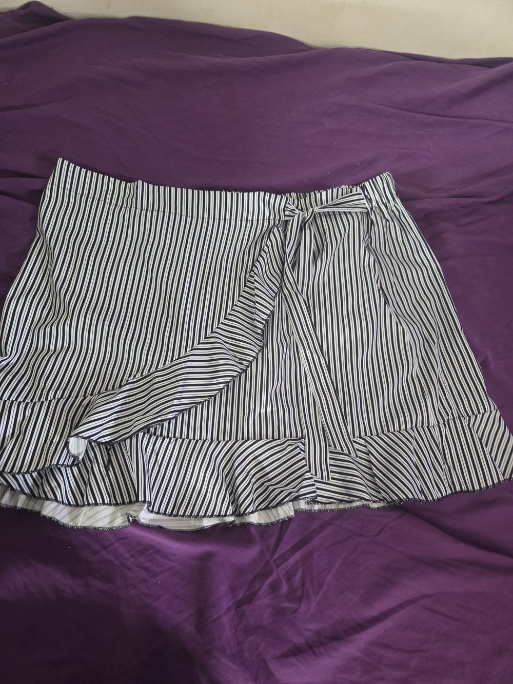 Striped Ruffle Tie-Waist Mini Skirt - Black & White